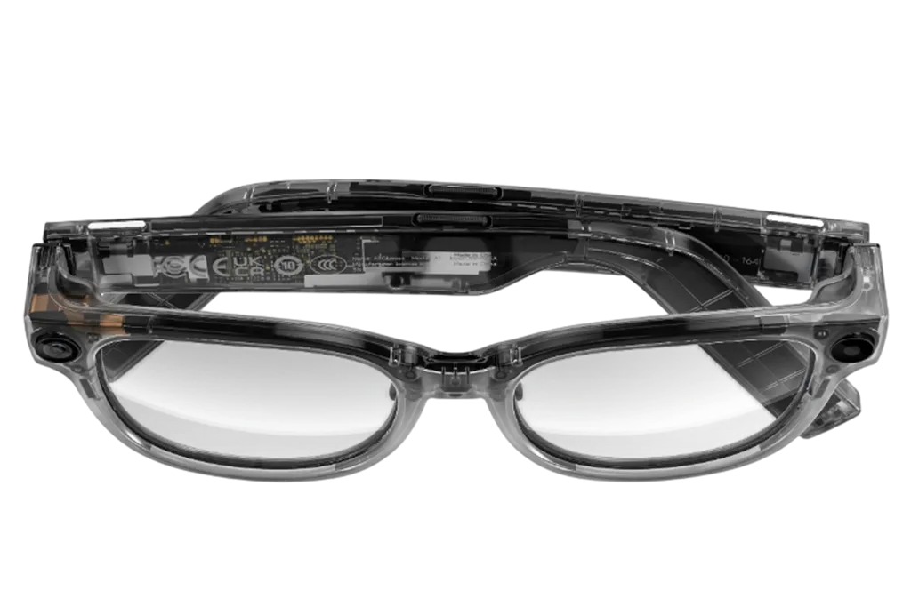 loomos AI glasses front view design and frame structure